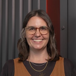 Portrait photo of Amanda Dey.