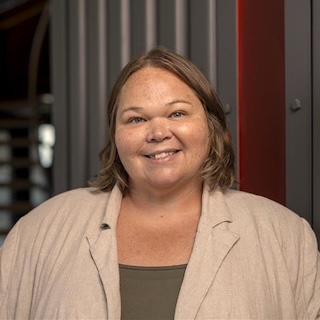Portrait photo of Heather Ray.